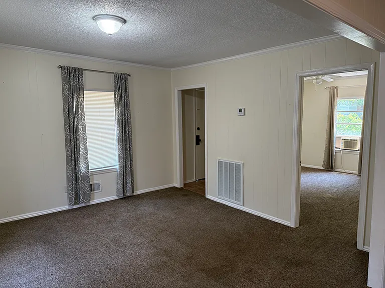 400 Lexington Ave — Photo 11
