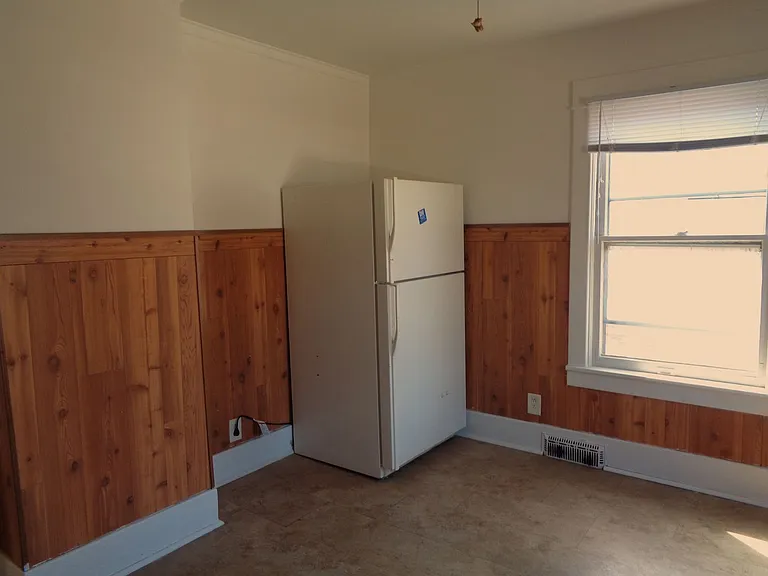 936 D St — Photo 3