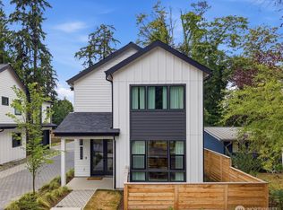 Isla, Kirkland, WA 98033
