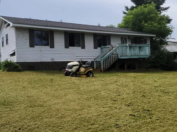 30 Grayson St, Rocky Mount, VA 24151