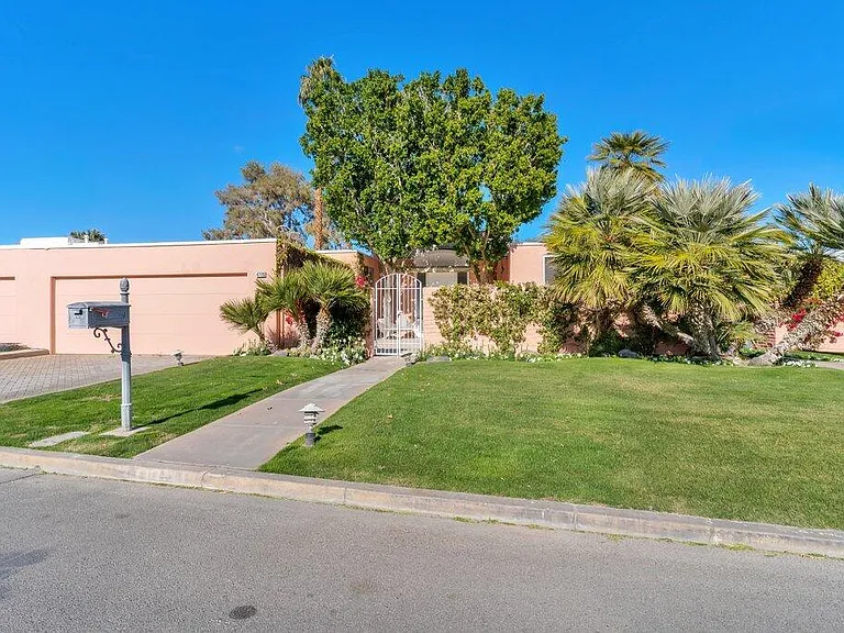 47126 El Menara Cir — Photo 2