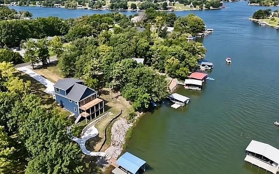 3rd image of 430 Lake Viking Ter
