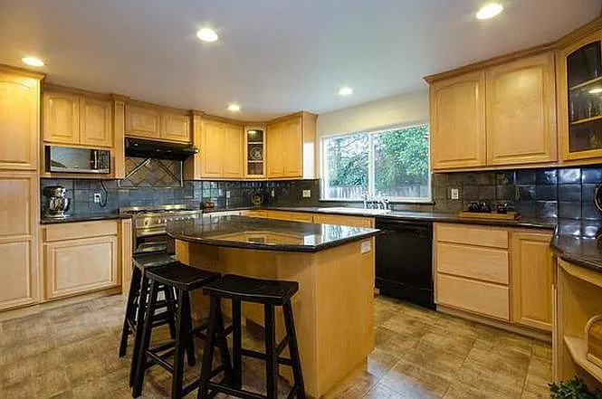 4204 Latimer Ave — Photo 9