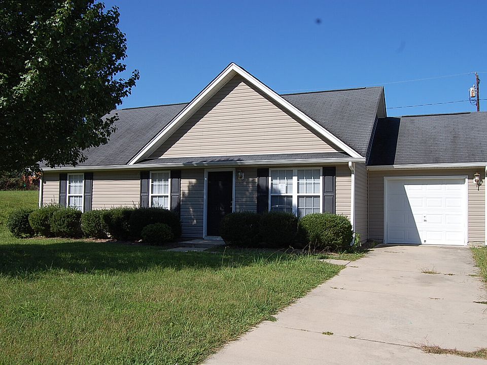2nd image of 1112 Maury Ln