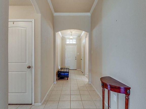 5th image of 908 W Bend Blvd