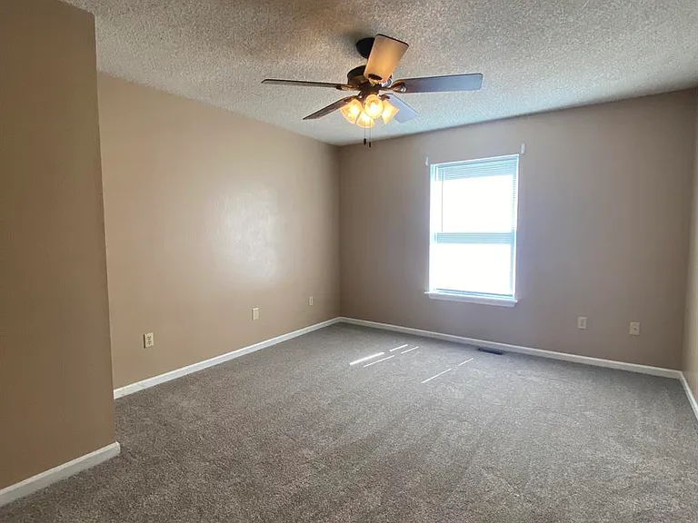 101 Hickory Valley Dr — Photo 4