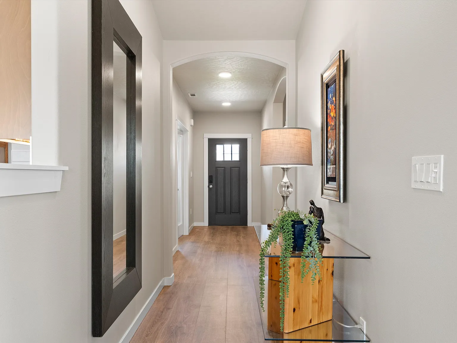 3 bed, 2046 sqft, $3,995 — Photo 3