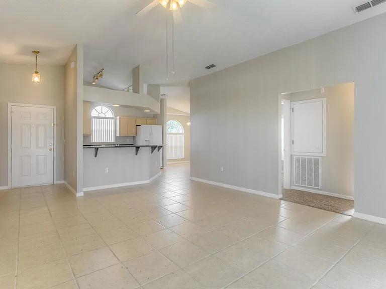 4944 Palm View Dr N — Photo 7