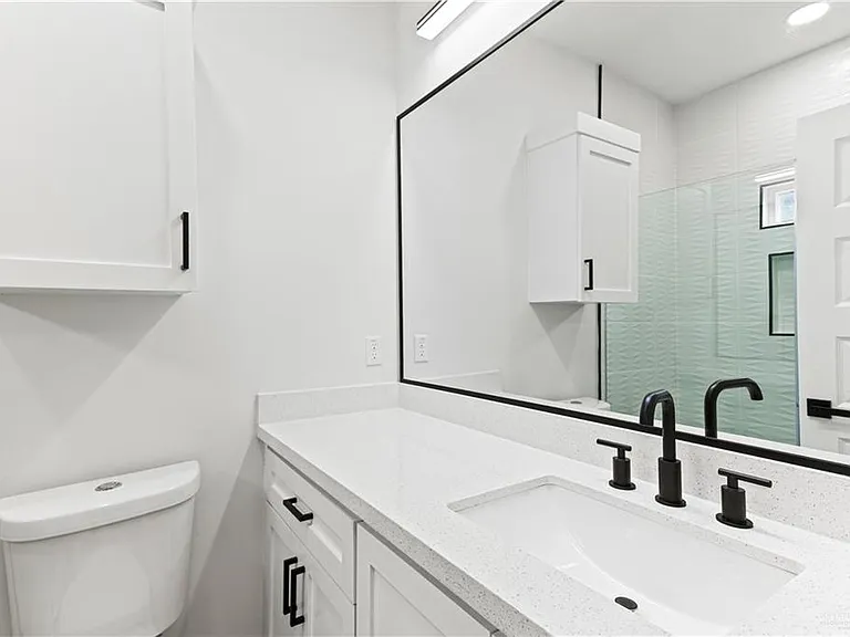 1300 Rosewood Ln #2 — Photo 14