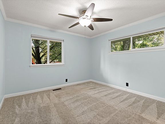4th image of 709 James Ave