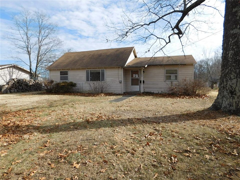 1st image of 1802 Oakwood Ave