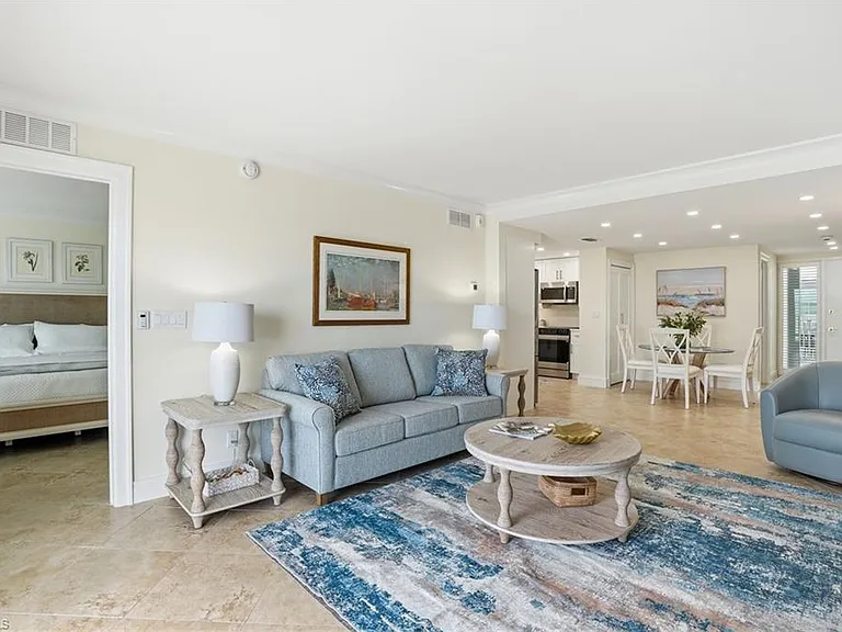3443 Gulf Shore Blvd N #814 — Photo 17