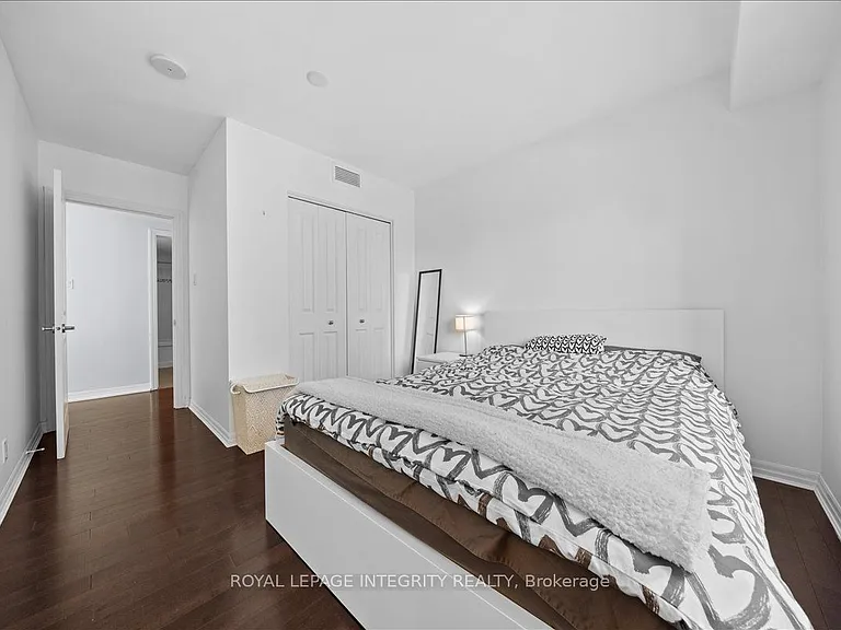 242 Rideau St #909 — Photo 21