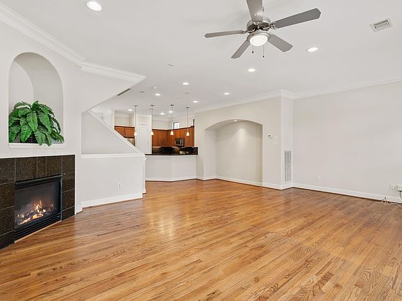 5th image of 121 Roy St