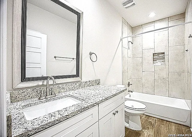 3 bed, 2.0 bath, 1461 sqft, $1,925 — Photo 2