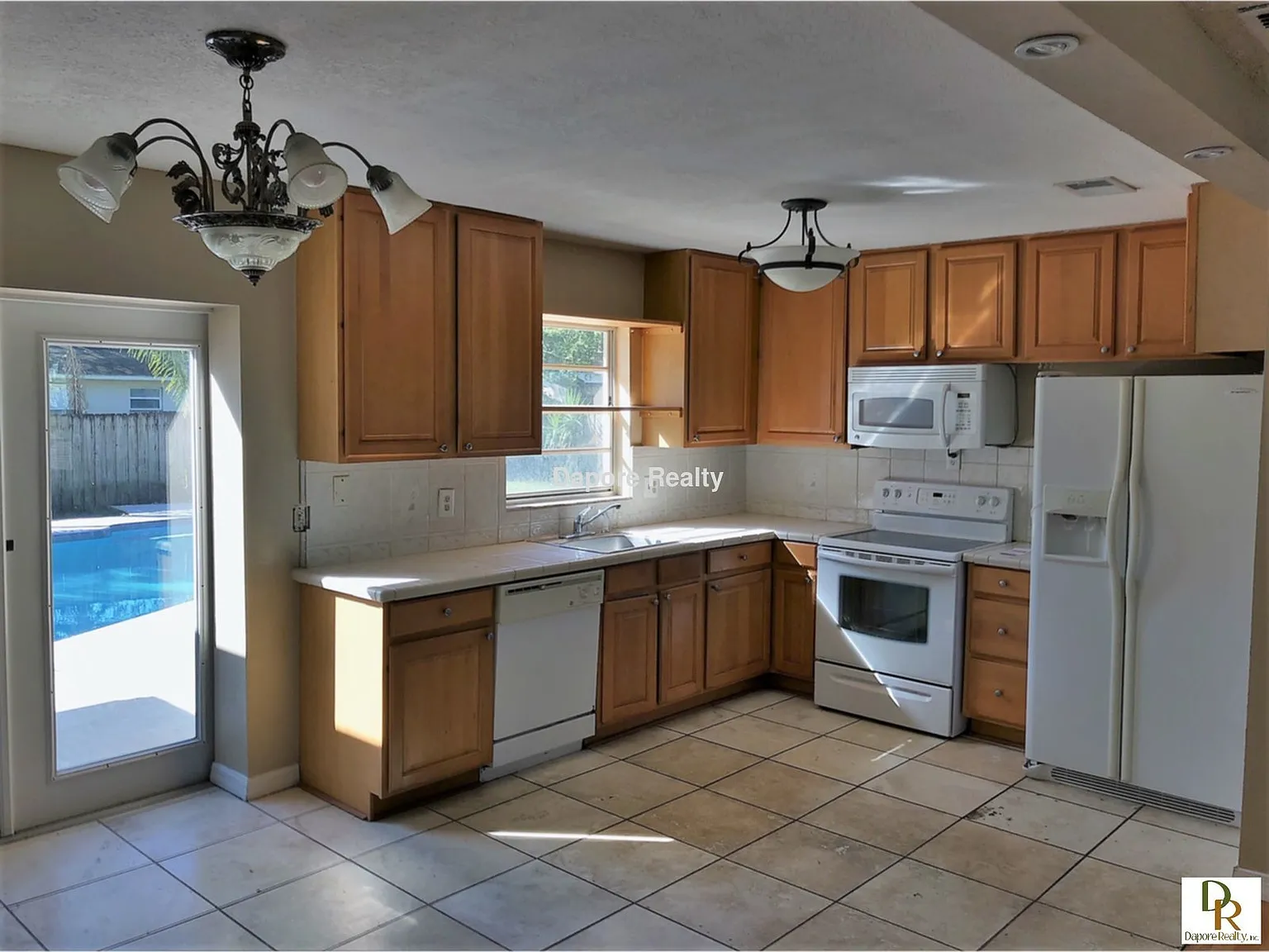 4 bed, 2.0 bath, 1800 sqft, $1,995 — Photo 4