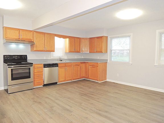 4th image of 611 E 250th St