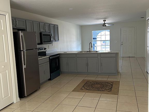 4th image of 726 Camel Ct #728