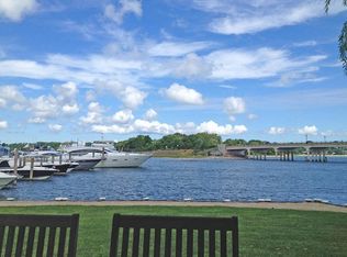 4 W Water St, Sag Harbor, NY 11963