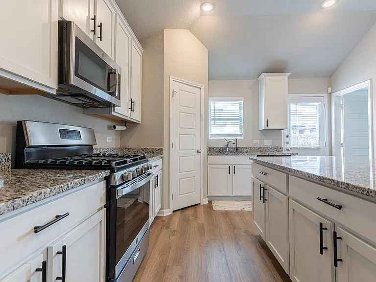 6418 Willow Point Blvd — Photo 10