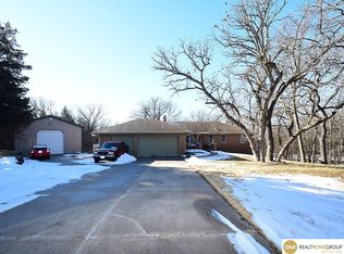 16007 Meadow Ridge Dr, Springfield, NE 68059