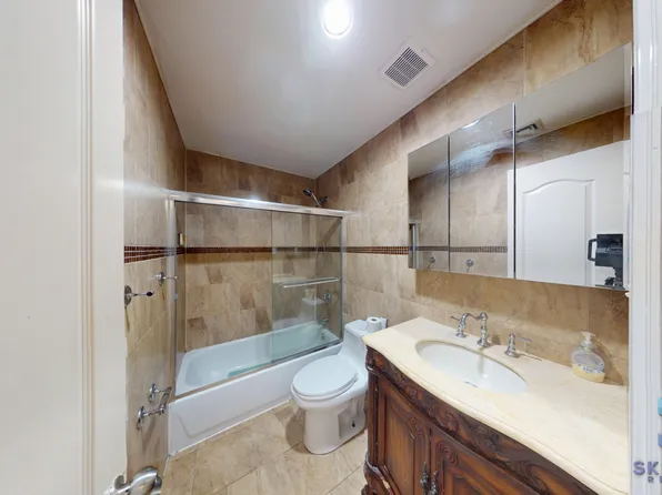 542 Brooklyn Avenue image 12 of 18