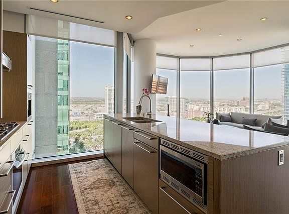 3rd image of 2900 McKinnon St APT 1604