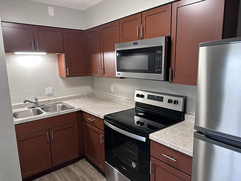 1014-1028 Shagbark Dr #1 — Photo 2