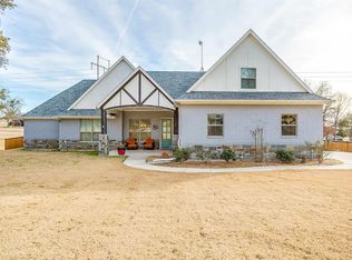 101 N Star Crossing Ln, Weatherford, TX 76088