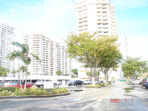 2nd image of 18061 Biscayne Blvd APT 503