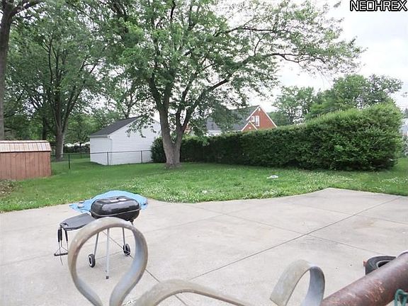 4th image of 27713 Parkwood Dr
