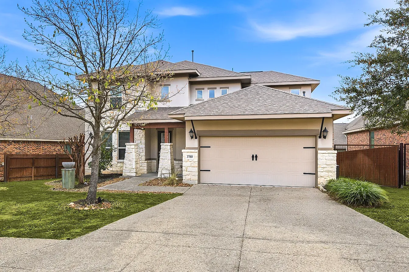 4 bed, 2.5 bath, 2809 sqft, $2,800 — Photo 1