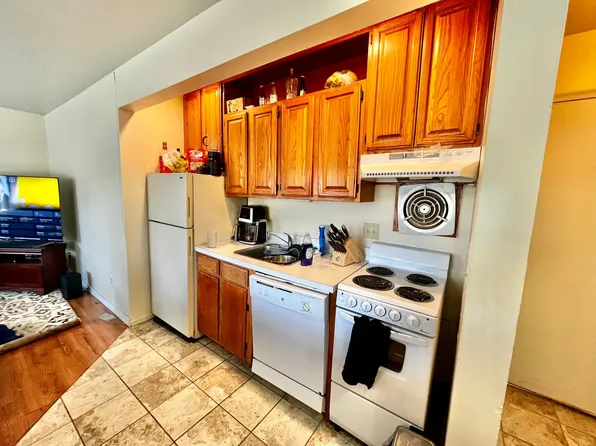 Varsity Management, 521 Walnut St APT 10, Ann Arbor, MI 48104