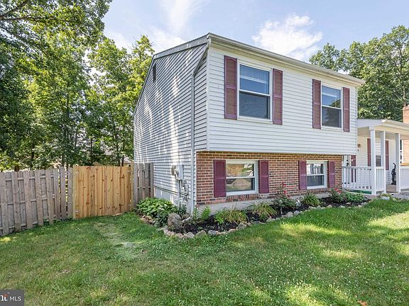 2nd image of 18203 Pinecroft Ct