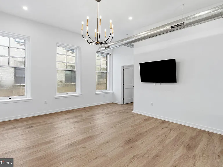 203 S 13th St #4B — Photo 7