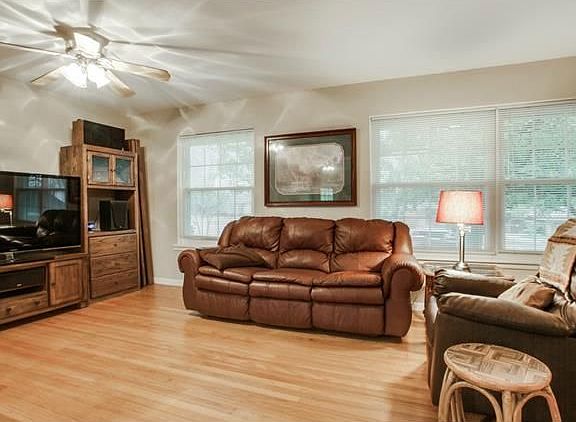 5th image of 830 Carney Dr