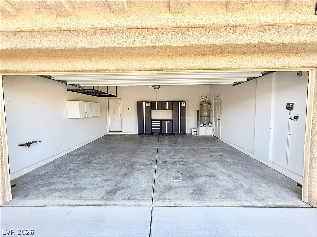 2 bed, 2.0 bath, 1833 sqft, $2,000 — Photo 3