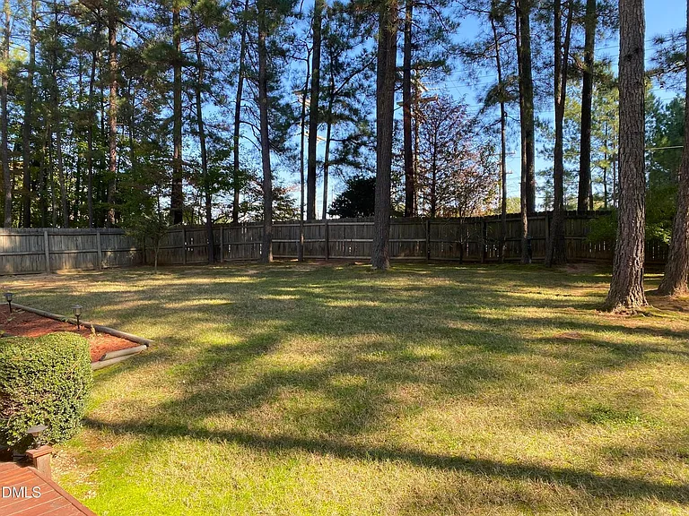 5 Trump Ct — Photo 23
