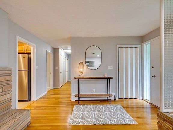 5th image of 49 Churchill Dr