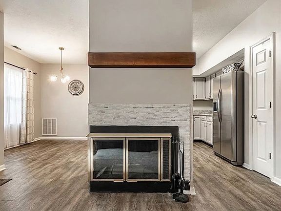 3rd image of 9464 Maple Way