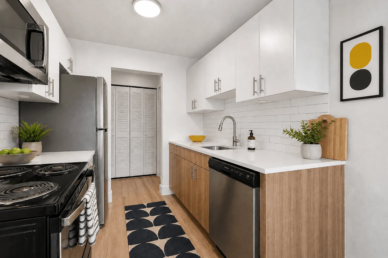 Bloomfield Square Apartments - Auburn Hills, MI — Photo 2
