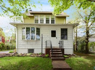 115 Thiem Ave, Rochelle Park, NJ 07662