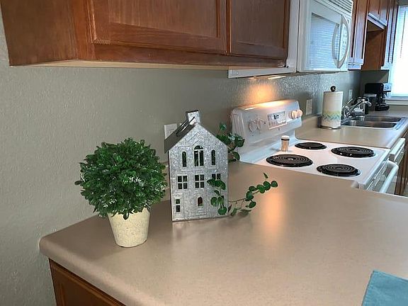 4th image of 1229 Newfoundland Dr