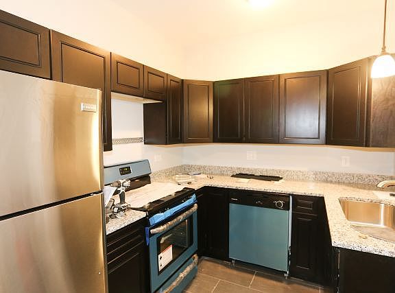 3rd image of 3050 W Leland Ave APT 1
