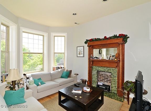 2nd image of 3136 W Fullerton Ave