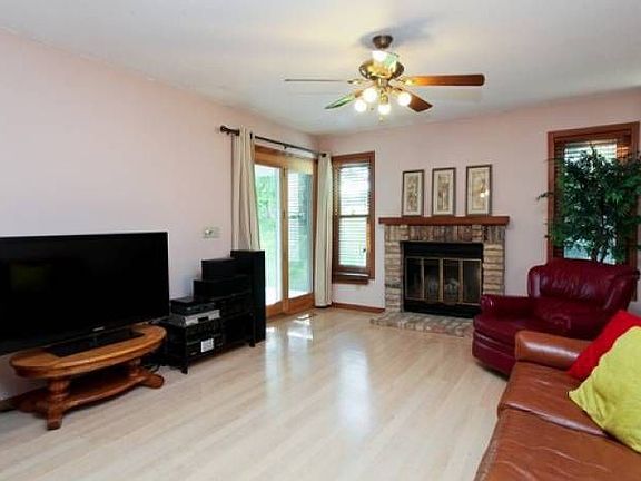 Living room w/wood burnin