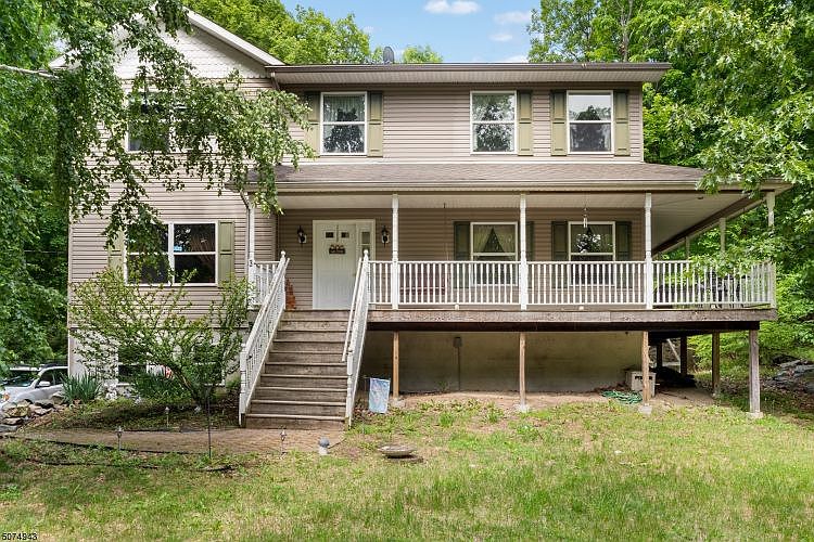 1st image of 3 E Hillcrest Dr