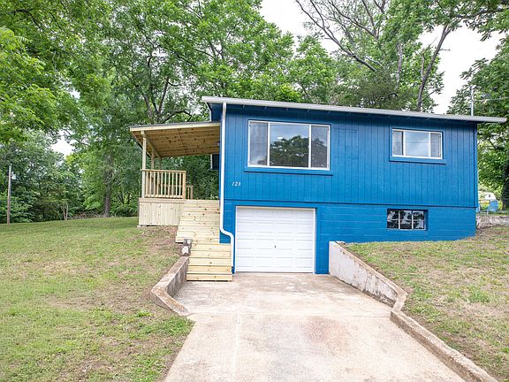 3rd image of 123 Lakeview Drive