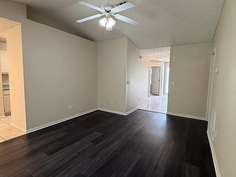 101 Talbot Ct — Photo 15