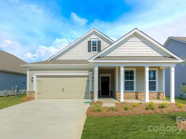 244 Fox Cove Rd, Hendersonville, NC 28792